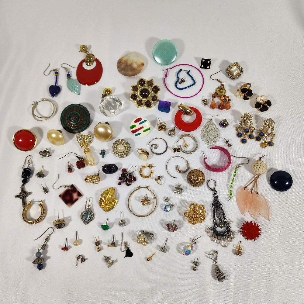Earrings Lot Clip On Screw Pierced Stud SINGLES Crafting Vintage Lot 86